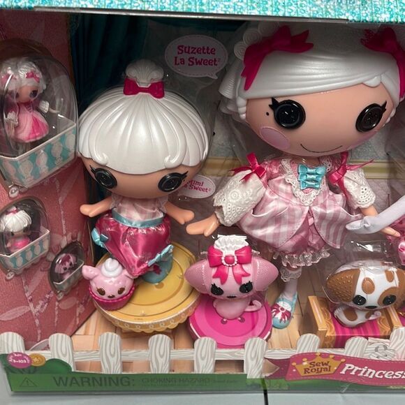 Lalaloopsy Sew royal Princess Party 8 pack, in reuseable Castle, Lalaloopsy - Picture 3 of 8
